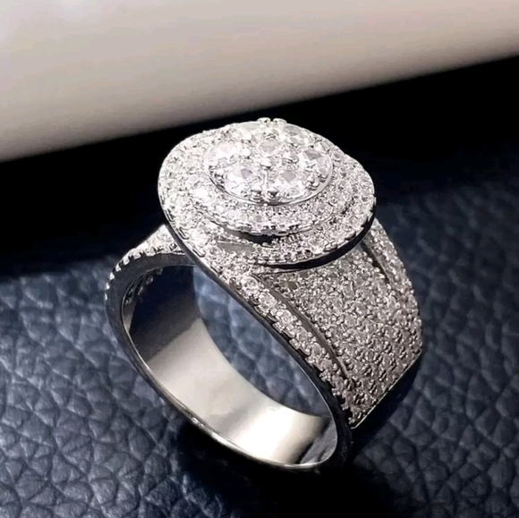 Gorgeous Silver Elegant High Quality Cubic Zirconia Wedding Band Ring Sz 8 - Picture 3 of 5